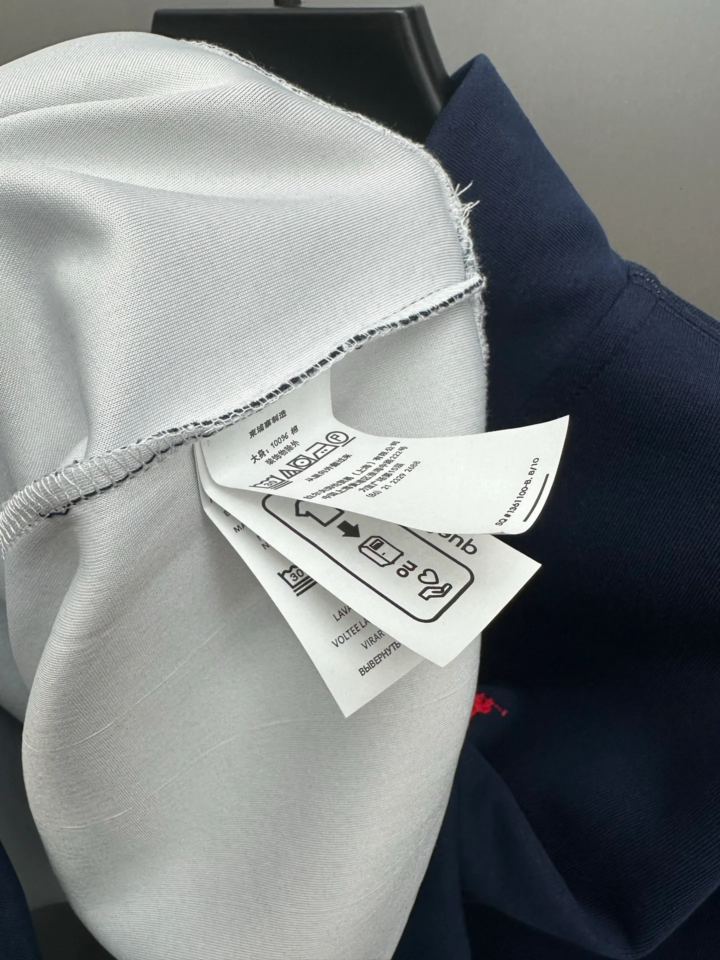 P250 Ralph Lauren/Ralph Lauren classic small logo embroidered turtleneck half-zip sweatshirt, simple and versatile ~ super delicate and soft, close to the body without being tied. Perfectly reflects the brand's sense of superiority. The cut is standard, comfortable to stretch, unrestricted in movement, and highly practical to wear. Classic and simple style, with pony embroidery pattern on the chest, imported machines, three-dimensional and full. Original Polo brass zipper, three-dimensional windproof lapels, taking into account warmth and cool lines, full of coolness, half-open lazy mode. The fit is loose, whether worn alone or layered, you can wear different styles of fashion with just one piece. Color: black, white, gray, brown, navy. Size: S-xL